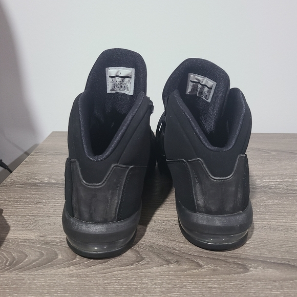 Jordan Air Deluxe Triple Black -807717-010- Size 8 women's - Pre-Owned - Picture 3 of 8